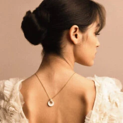 Collier Pendentif VAN CLEEF & ARPELS En Or Jaune, Turquoise, Nacre Et Diamants -Castafiore Boutique collier pendentif van cleef arpels en or jaune turquoise nacre et diamants 565588