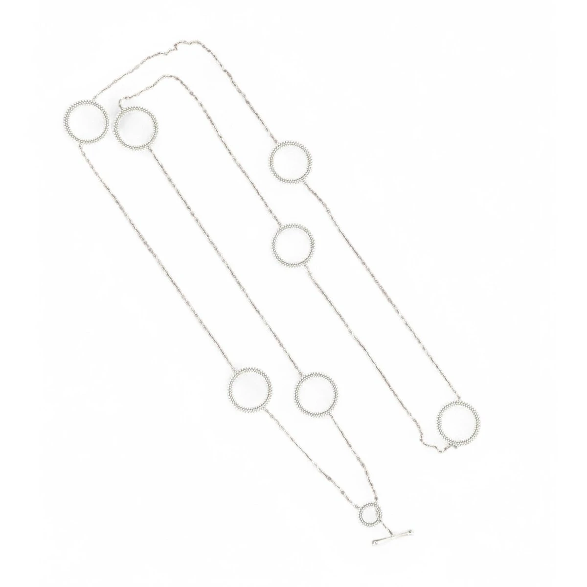 Collier Sautoir MAUBOUSSIN "Le Premier Jour" En Or Blanc Et Perles 1 Collier Sautoir MAUBOUSSIN "Le Premier Jour" En Or Blanc Et Perles