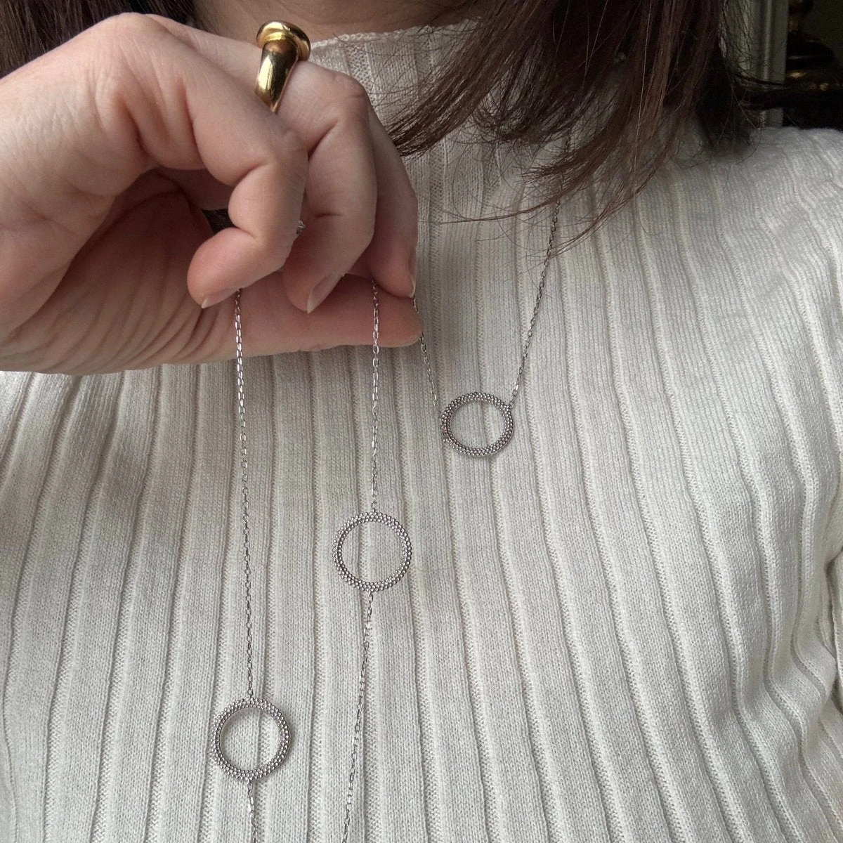 Collier Sautoir MAUBOUSSIN "Le Premier Jour" En Or Blanc Et Perles 2 Collier Sautoir MAUBOUSSIN "Le Premier Jour" En Or Blanc Et Perles – Image 2