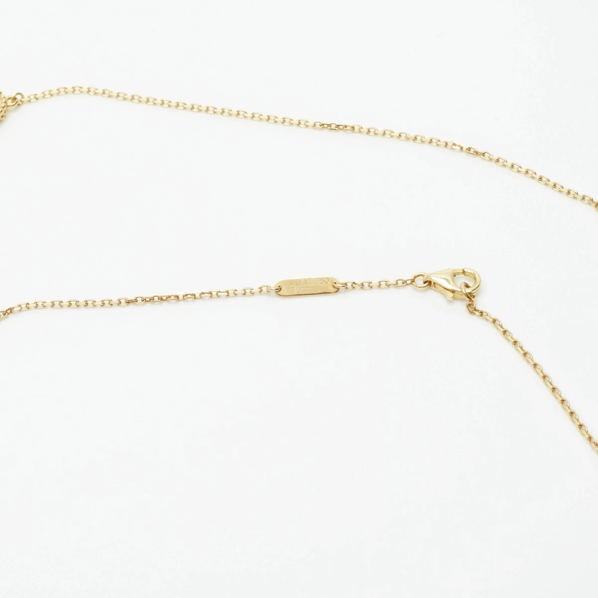 Collier Van Cleef & Arpels Lucky Alhambra Heart Nacre Blanche En Or Jaune 6 Collier Van Cleef & Arpels Lucky Alhambra Heart Nacre Blanche En Or Jaune – Image 6