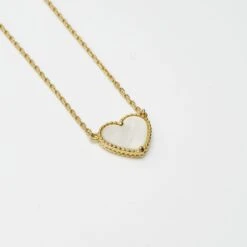 Collier Van Cleef & Arpels Lucky Alhambra Heart Nacre Blanche En Or Jaune 11 Collier Van Cleef & Arpels Lucky Alhambra Heart Nacre Blanche En Or Jaune -Castafiore Boutique collier van cleef arpels lucky alhambra heart nacre blanche en or jaune 867401
