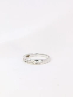 Demi-Alliance Américaine En Or Blanc Et Diamants 0,18 Ct 10 Demi-Alliance Américaine En Or Blanc Et Diamants 0,18 Ct -Castafiore Boutique demi alliance americaine en or blanc et diamants 018 ct 374644