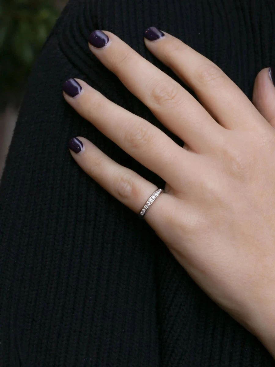 Demi-Alliance Américaine En Or Blanc Et Diamants 0,18 Ct 8 Demi-Alliance Américaine En Or Blanc Et Diamants 0,18 Ct – Image 8