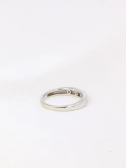 Demi-Alliance Américaine En Or Blanc Et Diamants 0,18 Ct 13 Demi-Alliance Américaine En Or Blanc Et Diamants 0,18 Ct -Castafiore Boutique demi alliance americaine en or blanc et diamants 018 ct 824225