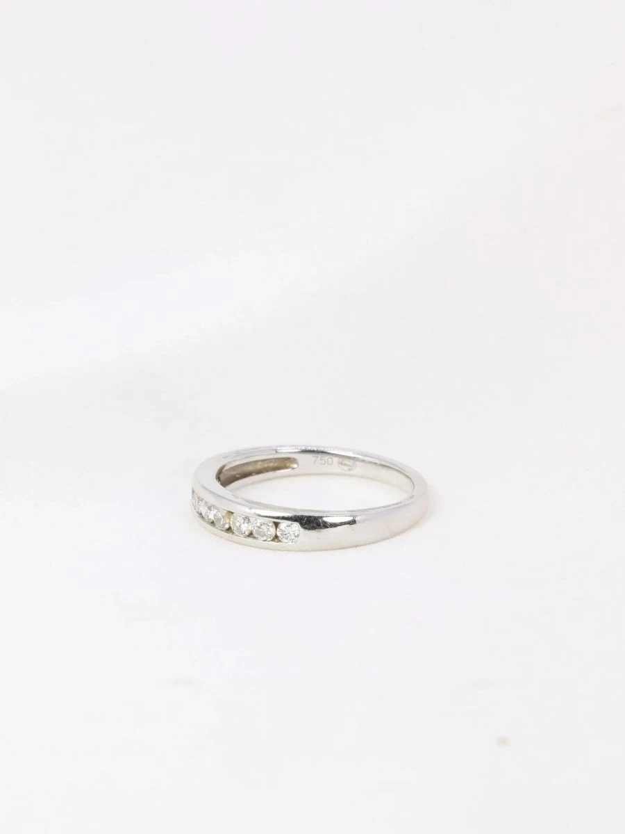 Demi-Alliance Américaine En Or Blanc Et Diamants 0,18 Ct 4 Demi-Alliance Américaine En Or Blanc Et Diamants 0,18 Ct – Image 4