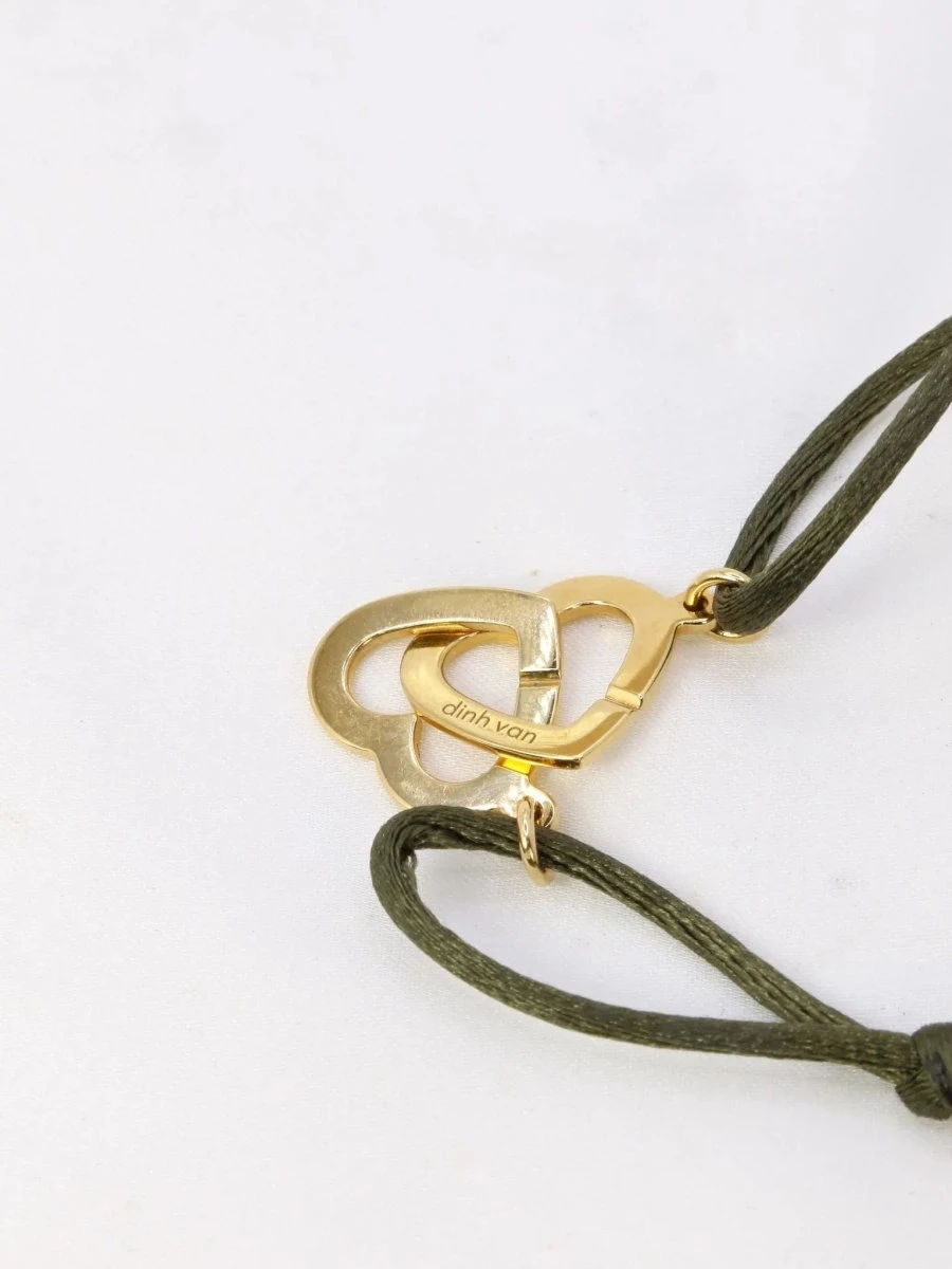 DINH VAN Bracelet Double Coeur Or Jaune Cordon Kaki 5 DINH VAN Bracelet Double Coeur Or Jaune Cordon Kaki – Image 5