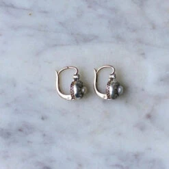 Boucles D'oreilles Dormeuses En Or Rose, Argent, Perles Et Dimants. 17 Boucles D'oreilles Dormeuses En Or Rose, Argent, Perles Et Dimants. -Castafiore Boutique dormeuses anciennes perles fines diamants 940067