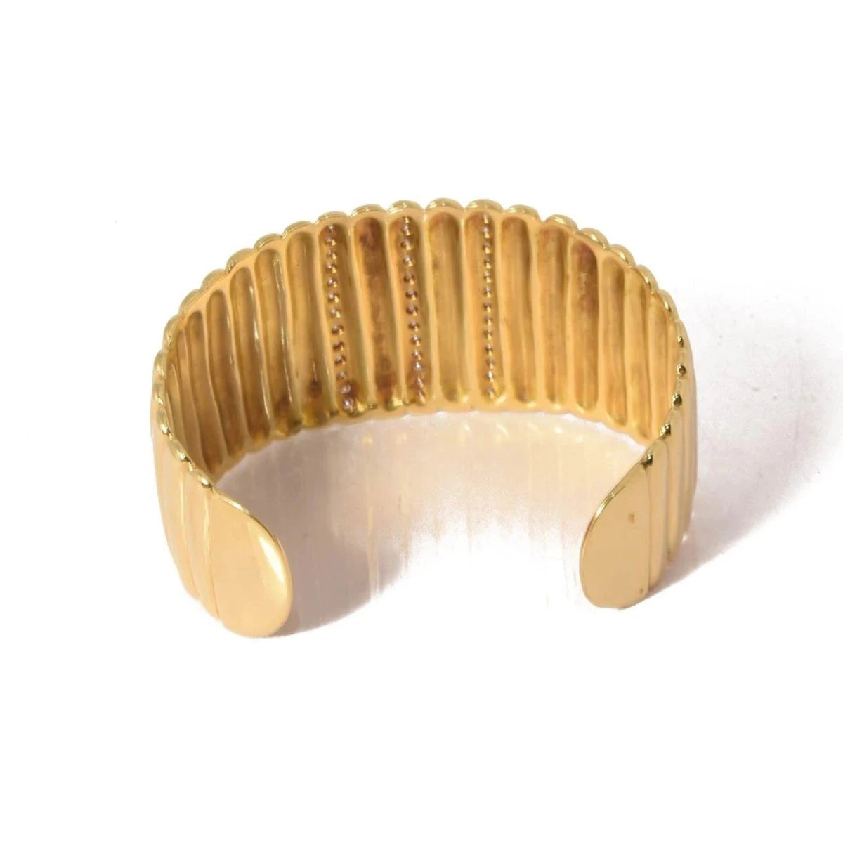 Bracelet Manchette En Or Jaune Godronnée Et Diamants 2 Bracelet Manchette En Or Jaune Godronnée Et Diamants – Image 2