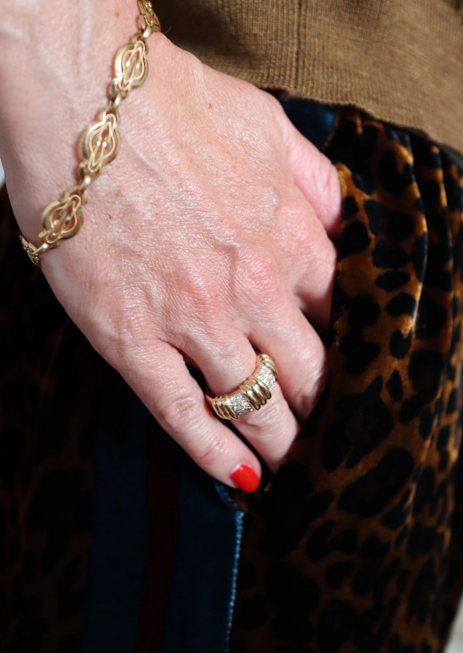 Bague Bandeau à Godrons En Or Jaune Et Diamants 5 Bague Bandeau à Godrons En Or Jaune Et Diamants – Image 5