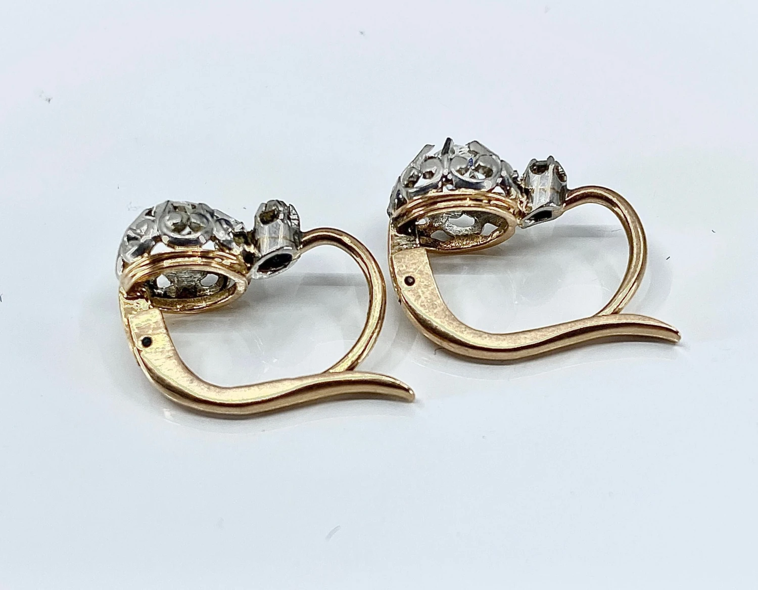 Boucles D’oreilles En Or 18 Carats Et Diamants, époque 1900. 8 Boucles D’oreilles En Or 18 Carats Et Diamants, époque 1900. – Image 8