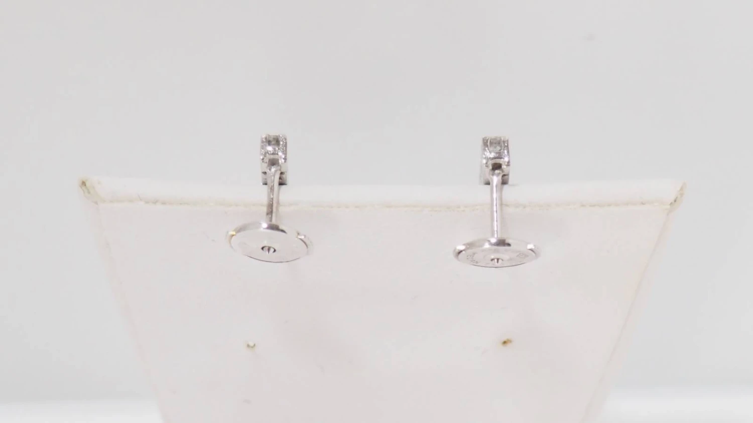 Boucles D'oreilles En Or Blanc, Améthystes Et Diamants 6 Boucles D'oreilles En Or Blanc, Améthystes Et Diamants – Image 6