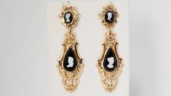 Boucles D'oreilles Anciennes En Or Jaune Et Agate Noire