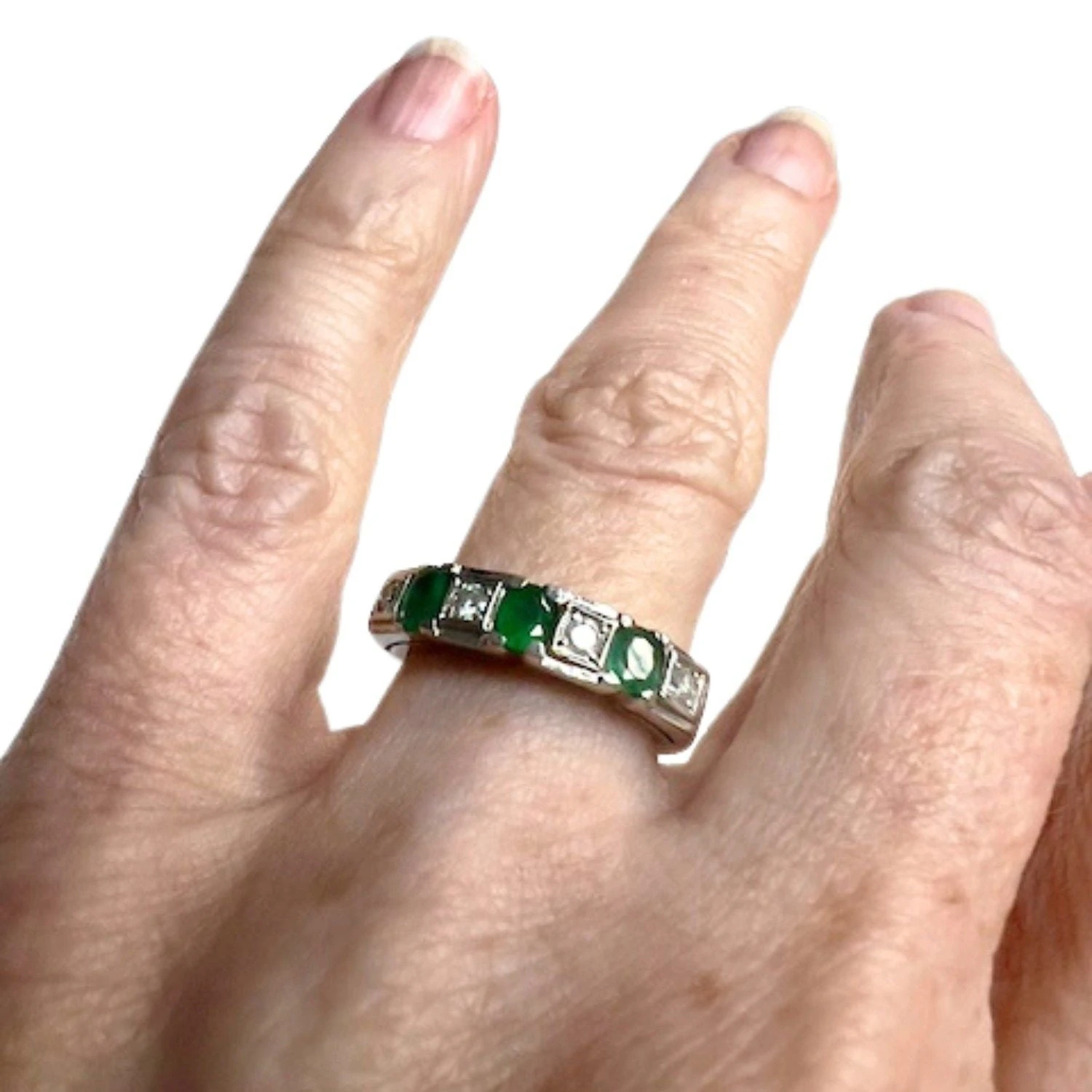 SORTIJA MODERNA DISEÑO CONTEMPORÁNEO De ORO 18 Kts Con DIAMANTES Y ESMERALDAS 4 SORTIJA MODERNA DISEÑO CONTEMPORÁNEO De ORO 18 Kts Con DIAMANTES Y ESMERALDAS – Image 4