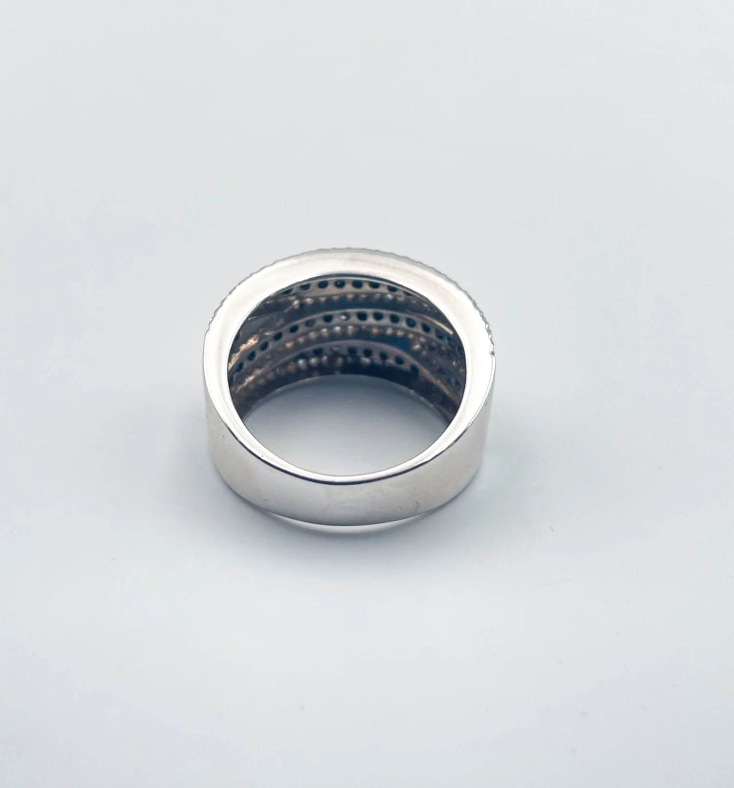 Bague Bandeau Diamants Blancs Et Noirs 4 Bague Bandeau Diamants Blancs Et Noirs – Image 4