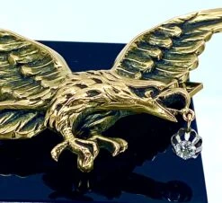 Broche En Or 18 Carats : Aigle Tenant Un Diamant Dans Son Bec, Vers 1880 -Castafiore Boutique mc oEiU13Q93