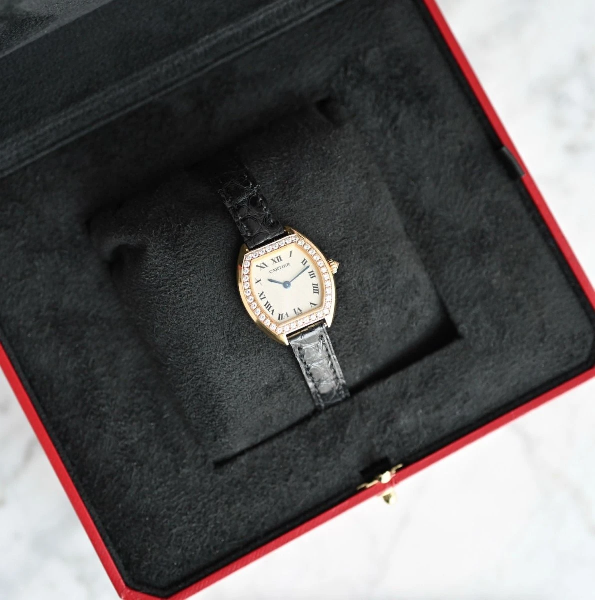 Montre CARTIER "Tortue" En Or Jaune Et Diamants 7 Montre CARTIER "Tortue" En Or Jaune Et Diamants – Image 7