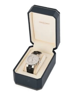Montre CHAUMET, Fond Blanc