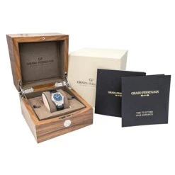 Montre GIRARD-PERREGAUX "Laureato" En Acier, Quartz, Saphir, Cuir Et Diamants 19 Montre GIRARD-PERREGAUX "Laureato" En Acier, Quartz, Saphir, Cuir Et Diamants -Castafiore Boutique montre girard perregaux laureato en acier quartz saphir cuir et diamants 842450