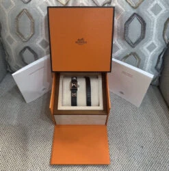 Montre Hermes"Medor" Petit Modèle -Castafiore Boutique montre hermes medor petit modele dame acier quartz de 2022 ref me2110 full set 540203