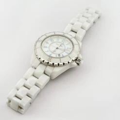 Montre Quartz CHANEL "J12" En Céramique Blanche 7 Montre Quartz CHANEL "J12" En Céramique Blanche -Castafiore Boutique montre quartz chanel j12 en ceramique blanche 984154