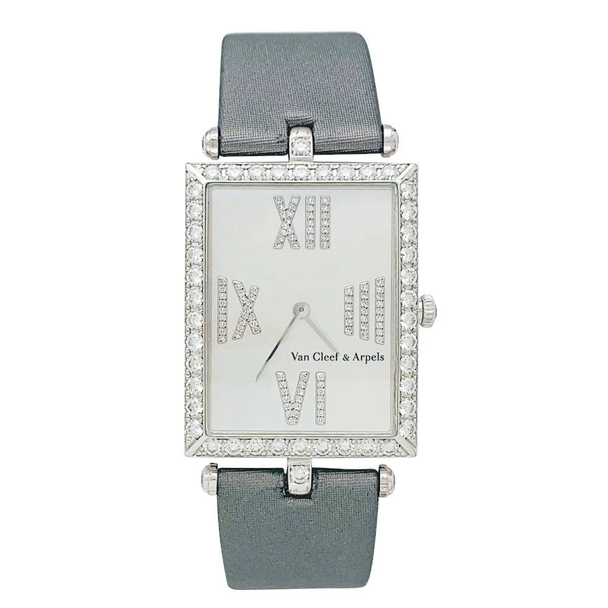 Miller Montre Quartz VAN CLEEF & ARPELS "Classique Arpels" En Or Blanc, Nacre, Satin Et Diamants 1 Miller Montre Quartz VAN CLEEF & ARPELS "Classique Arpels" En Or Blanc, Nacre, Satin Et Diamants
