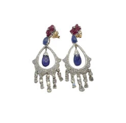Boucles D'oreilles En Or 18 Carats Avec Des Diamants Naturels, Des Tanzanites Naturelles Et Des Rubis Naturels.