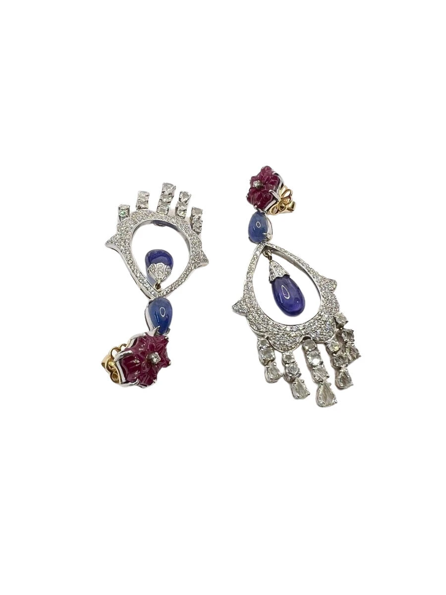 Boucles D'oreilles En Or 18 Carats Avec Des Diamants Naturels, Des Tanzanites Naturelles Et Des Rubis Naturels. 5 Boucles D'oreilles En Or 18 Carats Avec Des Diamants Naturels, Des Tanzanites Naturelles Et Des Rubis Naturels. – Image 5