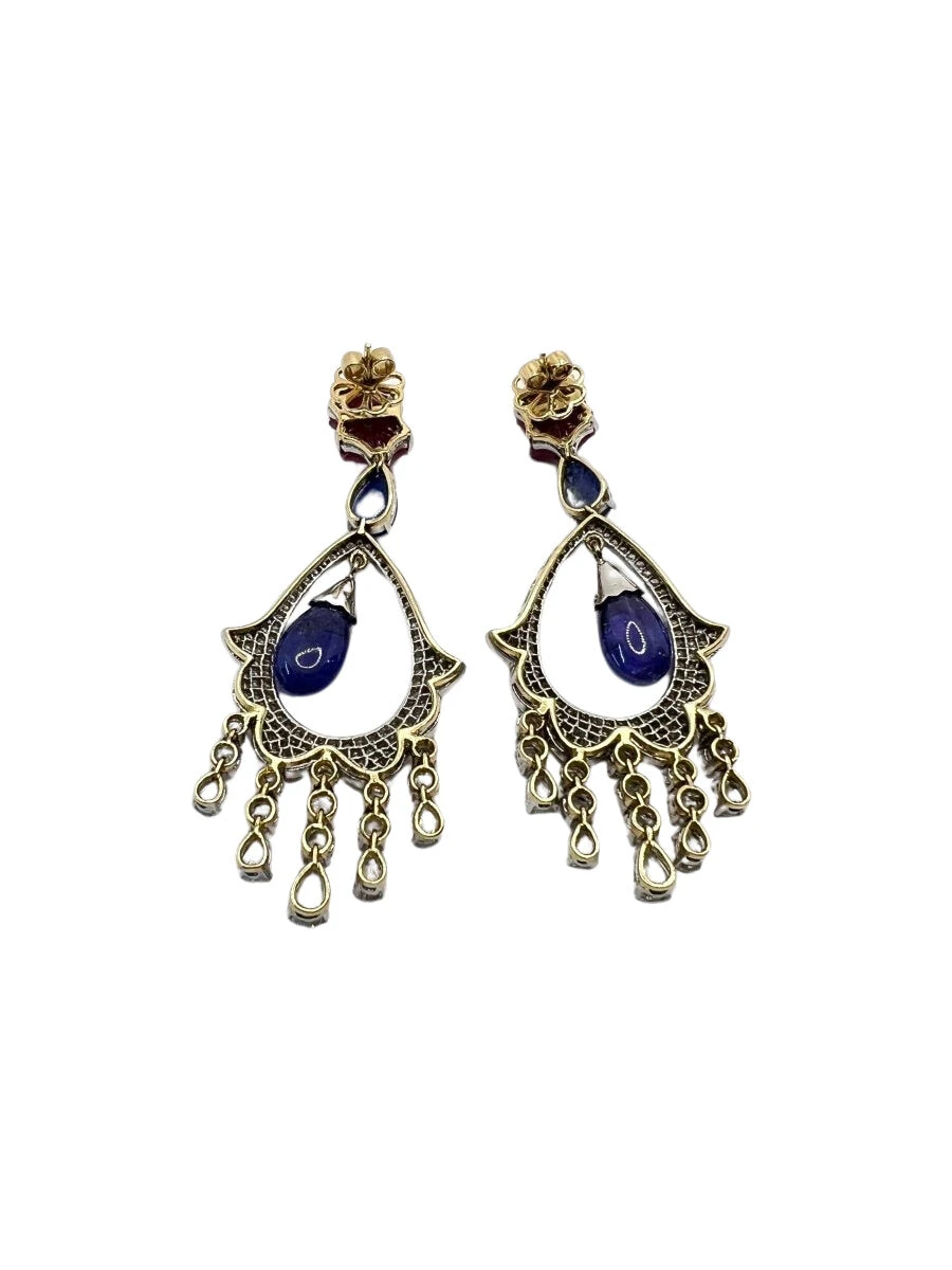 Boucles D'oreilles En Or 18 Carats Avec Des Diamants Naturels, Des Tanzanites Naturelles Et Des Rubis Naturels. 3 Boucles D'oreilles En Or 18 Carats Avec Des Diamants Naturels, Des Tanzanites Naturelles Et Des Rubis Naturels. – Image 3