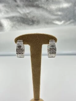 Paire De Boucles D'oreilles Créoles En Platine Et Diamants -Castafiore Boutique paire de boucles doreilles creoles en platine et diamants 650476