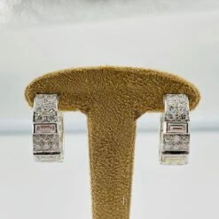 Paire De Boucles D'oreilles Créoles En Platine Et Diamants -Castafiore Boutique paire de boucles doreilles creoles en platine et diamants 811438