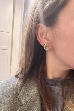 Paire De Clip D'oreille ANDRE VASSORT X VAN CLEEF & ARPELS En Or Jaune, Rubis Et Diamants 5 Paire De Clip D'oreille ANDRE VASSORT X VAN CLEEF & ARPELS En Or Jaune, Rubis Et Diamants -Castafiore Boutique paire de clip doreille andre vassort x van cleef arpels en or jaune rubis et diamants 483736